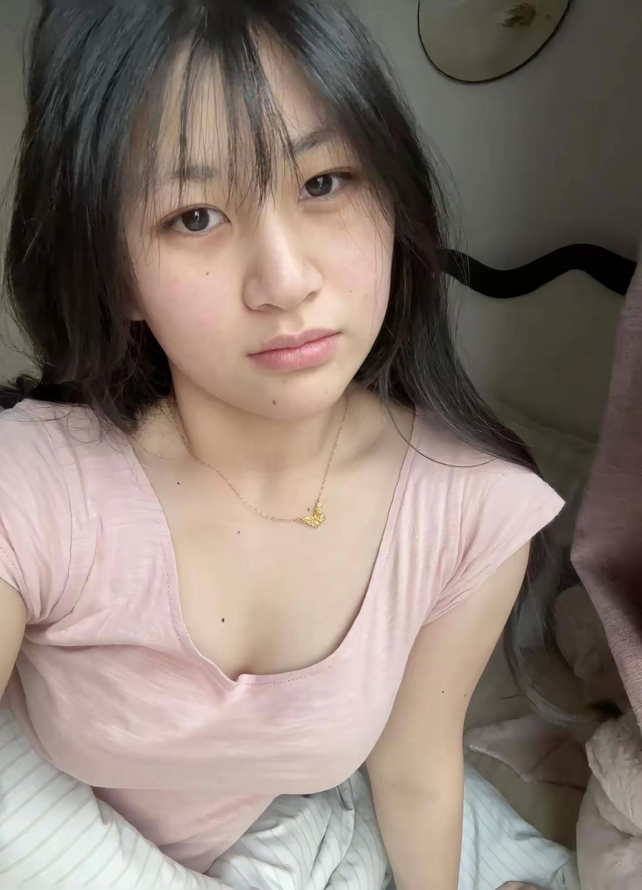 粉色系的温柔，是藏在日常里的小美好，简单的瞬间也满是治愈感。