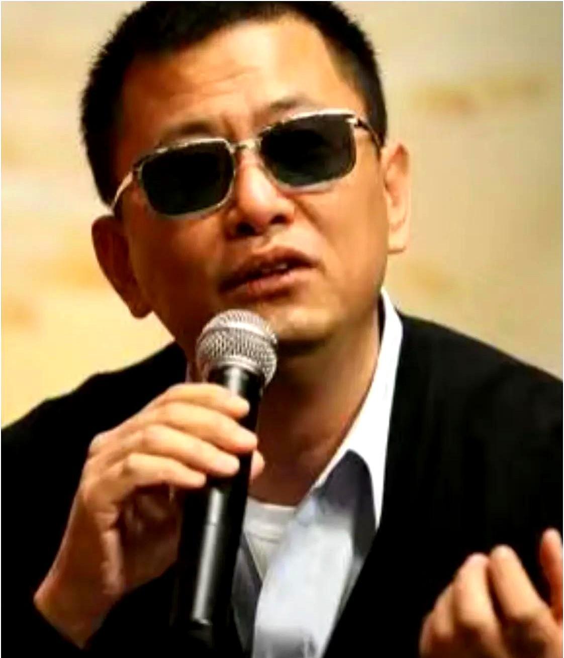 王家卫拍戏，不讲戏份，讲命。辛芷蕾为两秒镜头，熬了三年。梁朝伟吃三十碗云