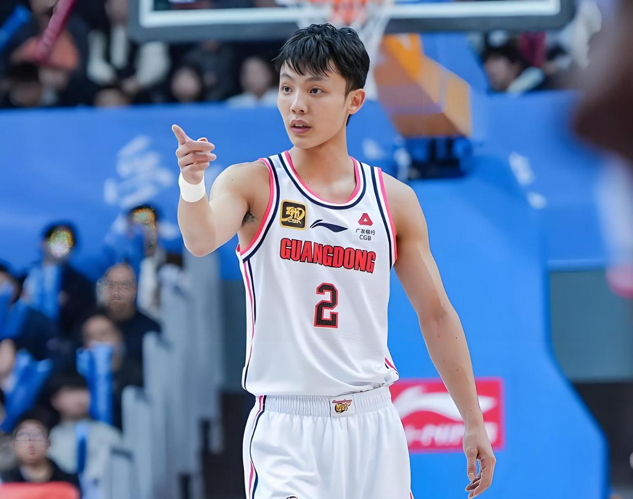 徐杰与庞峥麟数据对比，暴露了一个平台的重要性！在本赛季的篮球赛场，两位身高相