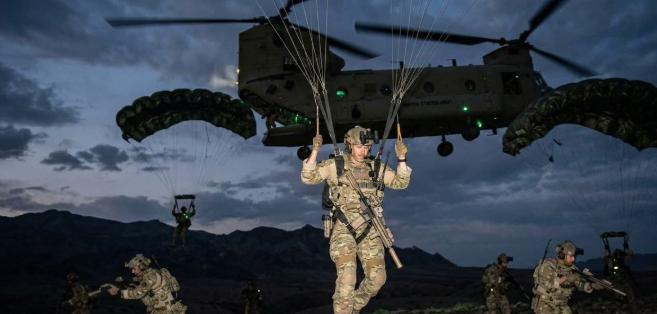 所有人都在讨论美军为什么死活要救这个飞行员，却忽略了一个最关键的问题——掉下来的