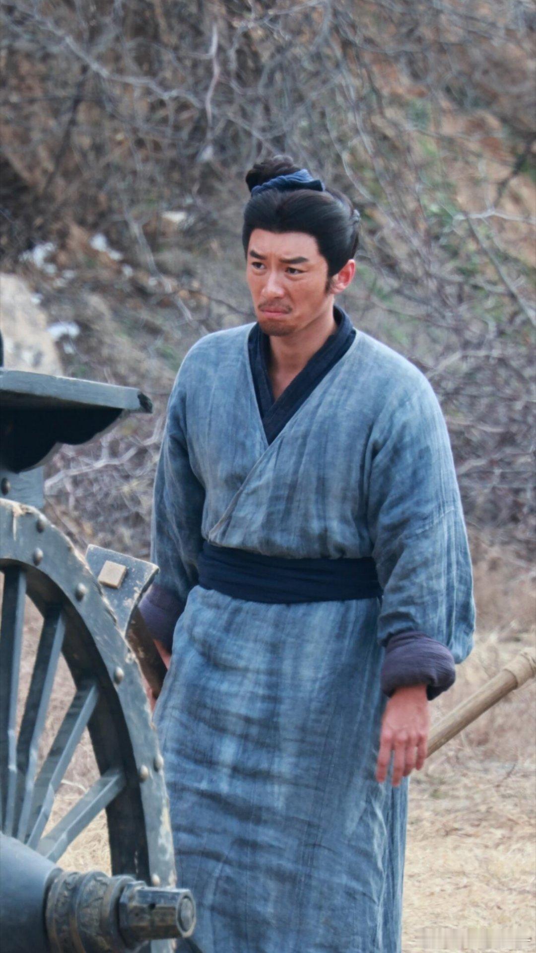 你们的老公代旭去挖土了。