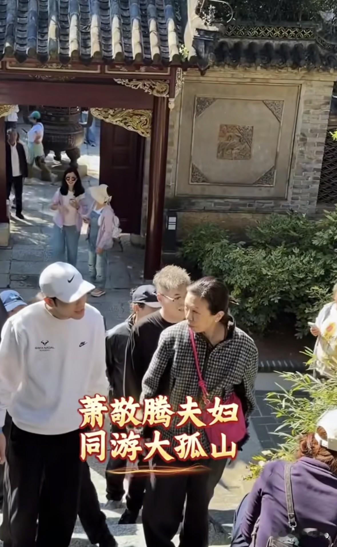 有一说一，萧敬腾真是一条汉子！不是因为他娶了大龄经纪人，而是婚后待林有慧一直如初恋，各种专宠！最近萧