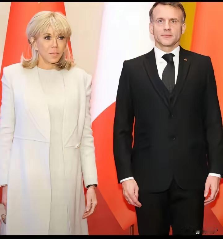 马克龙这下气的后槽牙都咬碎了，​他带布丽吉特来华，居然有人说布丽吉特年纪大，不