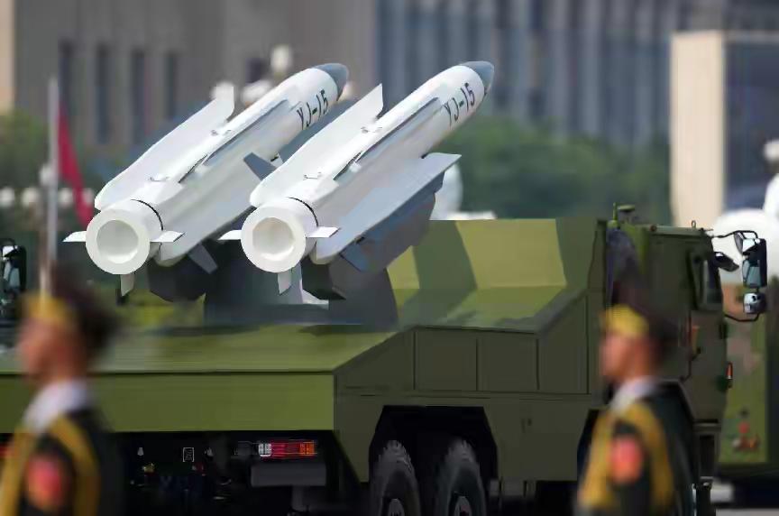 近日网上曝光一款战斗机和反舰导弹。瞬间刷爆外网，福建舰的“双15”超级搭配。歼1