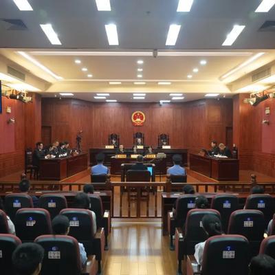 1974年，这位原浙江省副省长已经被关押了七年。他一身病痛，处境凶险，随时都可能