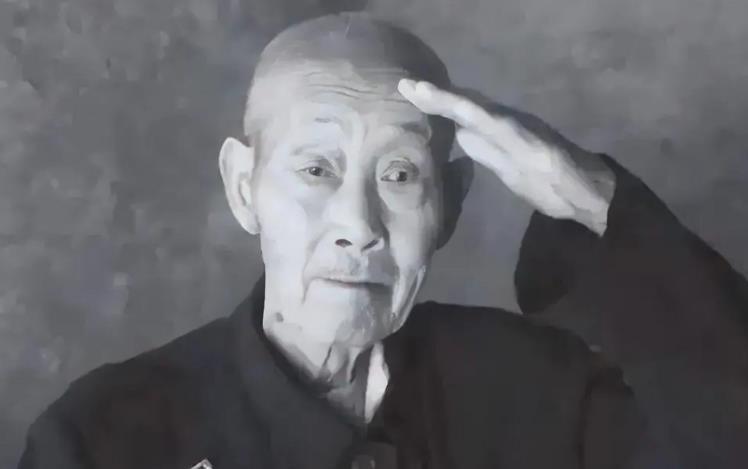 1938年，因为我军优待俘虏的政策，两个日本军官有恃无恐，竟然还敢出口辱骂我军士