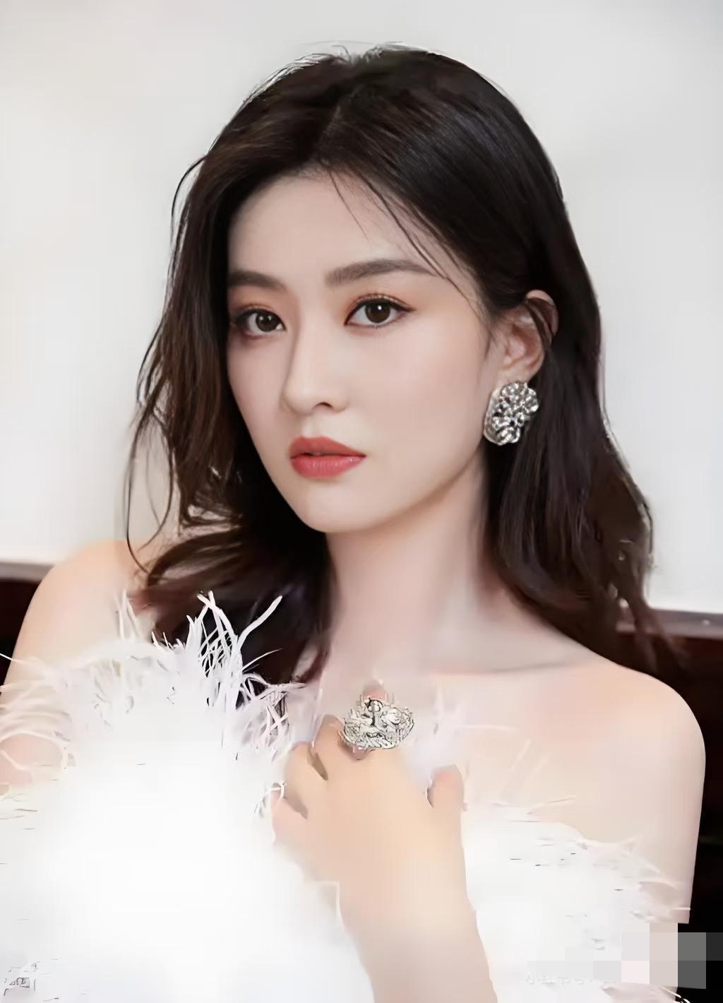 为什么乔欣现在很少拍戏了？其实原因很简单，不是年龄大了，也不是没演技，而是她