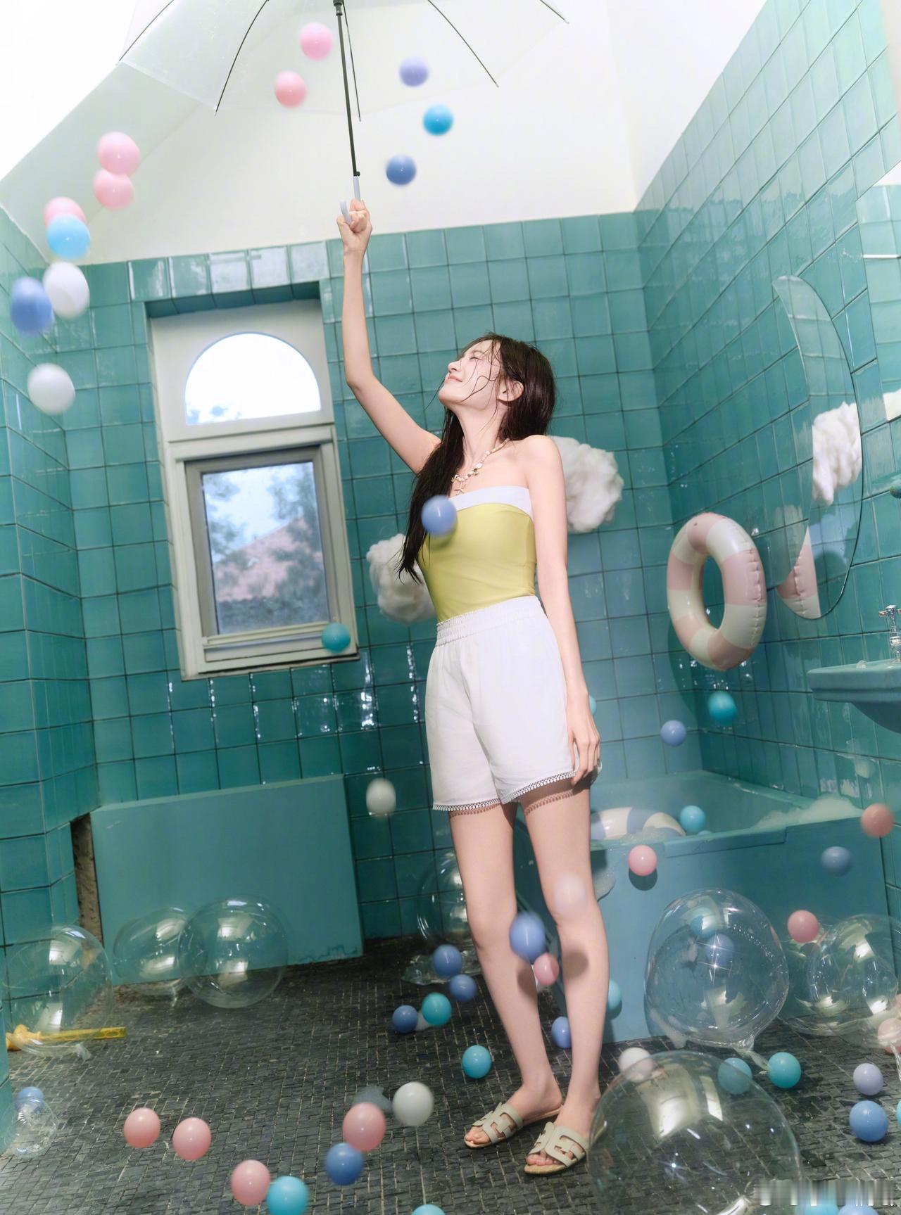 李一桐浴室湿身写真，纯欲天花板啊！