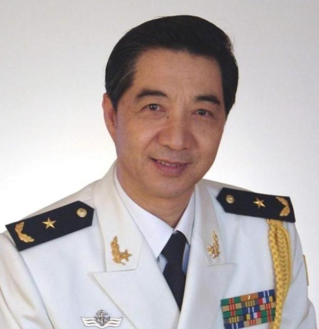 特朗普第一次当选总统的时候，局座张召忠曾经风趣的说：如果他连任两届的话，他一定能