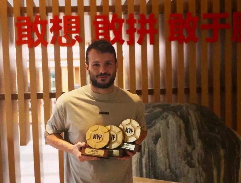 “严查”懂球帝与山东泰山私下是否有利益往来。中超24场联赛，山东泰山外援克雷桑