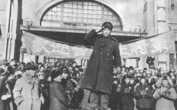 1951年志愿军包围了汉城，李承晚因害怕下达了迁都的命令，而志愿军第一个进入汉城
