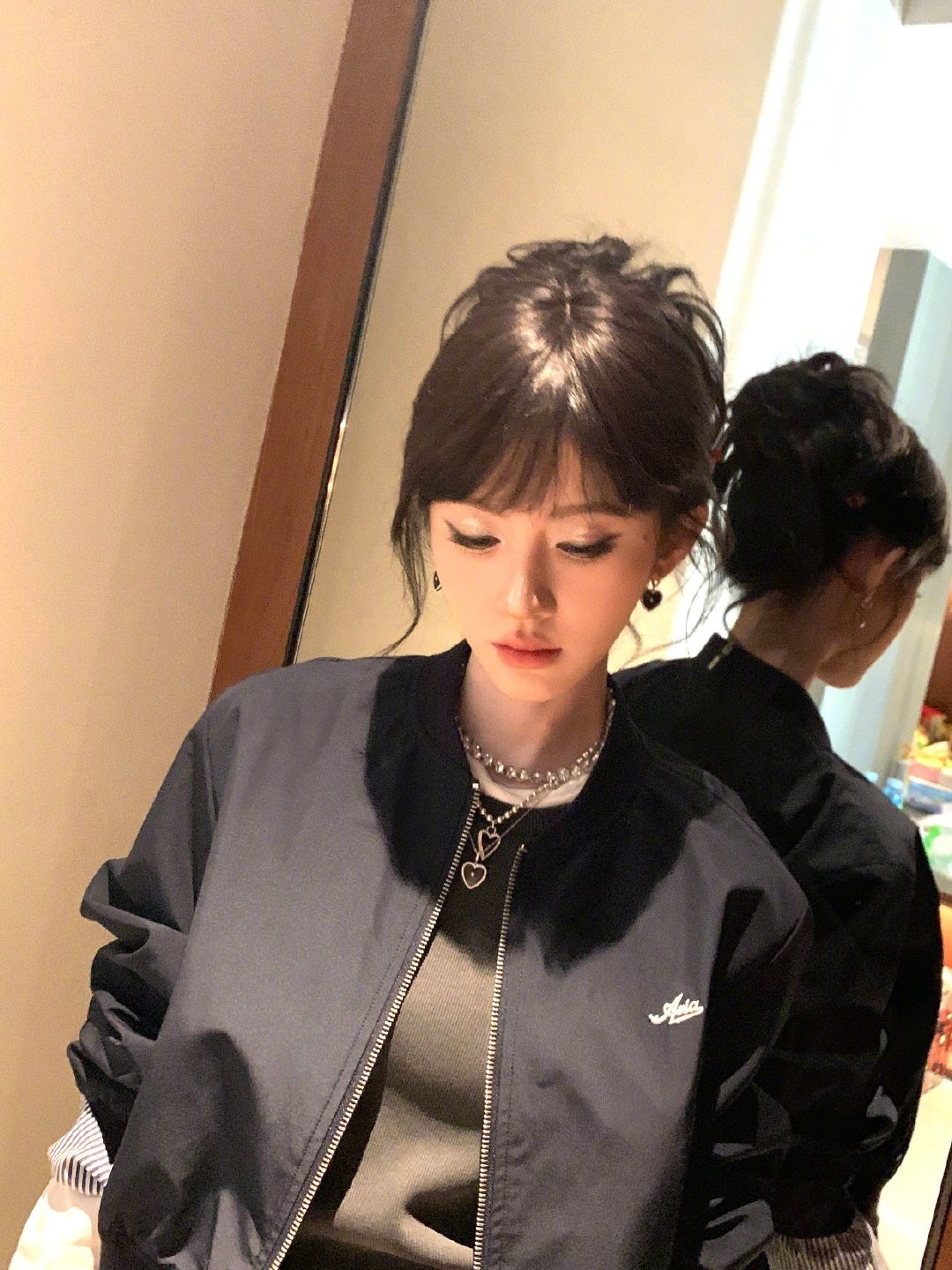 鞠婧祎今天太好看咯，眼妆亮片和细闪也喜欢，很鬼马精灵少女​​​