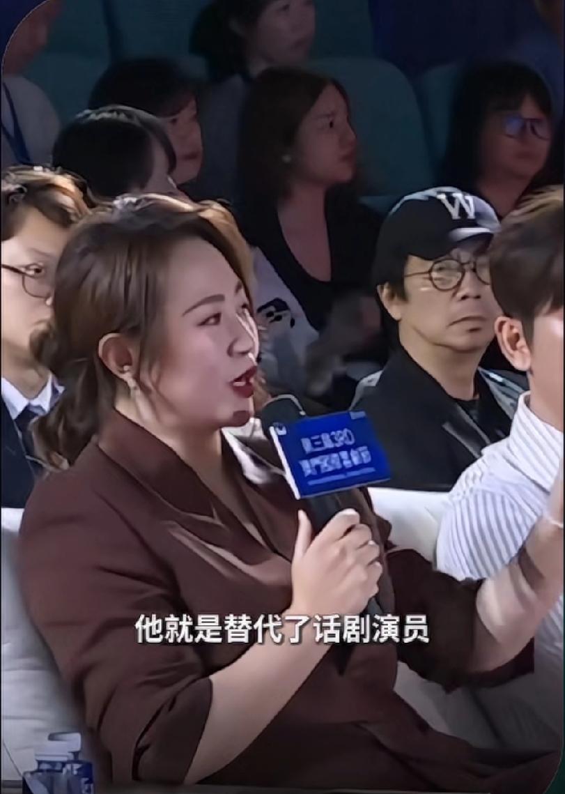 马丽说不想被ai取代，她可以不给肖像权只要不授权，她就不怕失业了。而且她认为