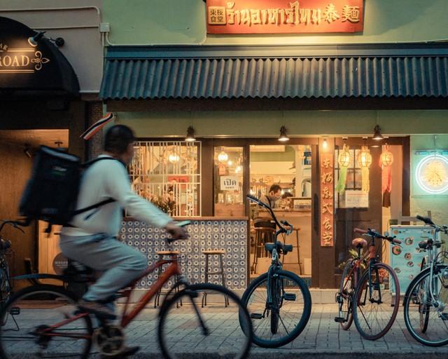 为了争夺中国40、50岁的中国中产及退休养老人群，泰国和菲律宾在2026年又卷出