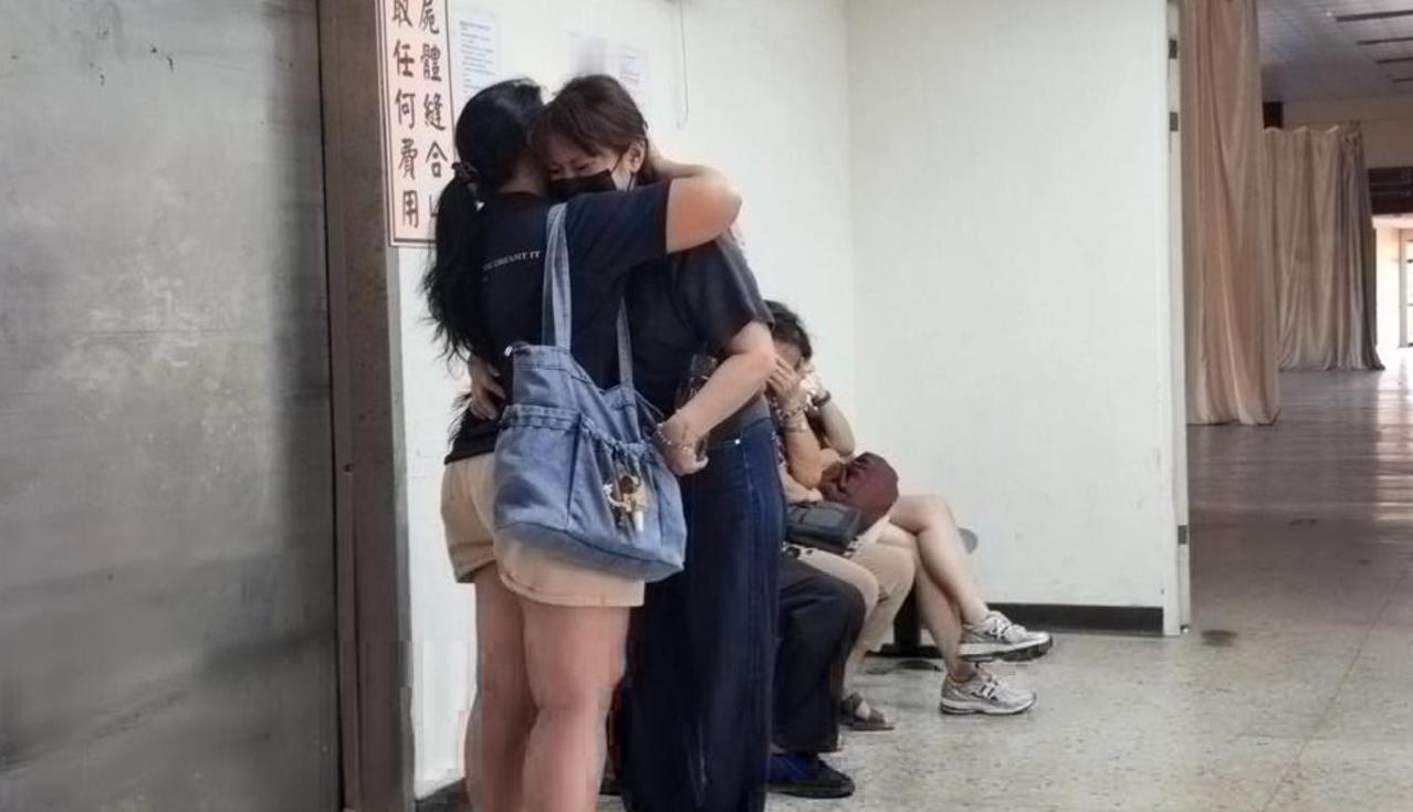 悲剧还是发生了！9月7日报道，台南，45岁的李女士独自骑机车去医美诊所，原本只是