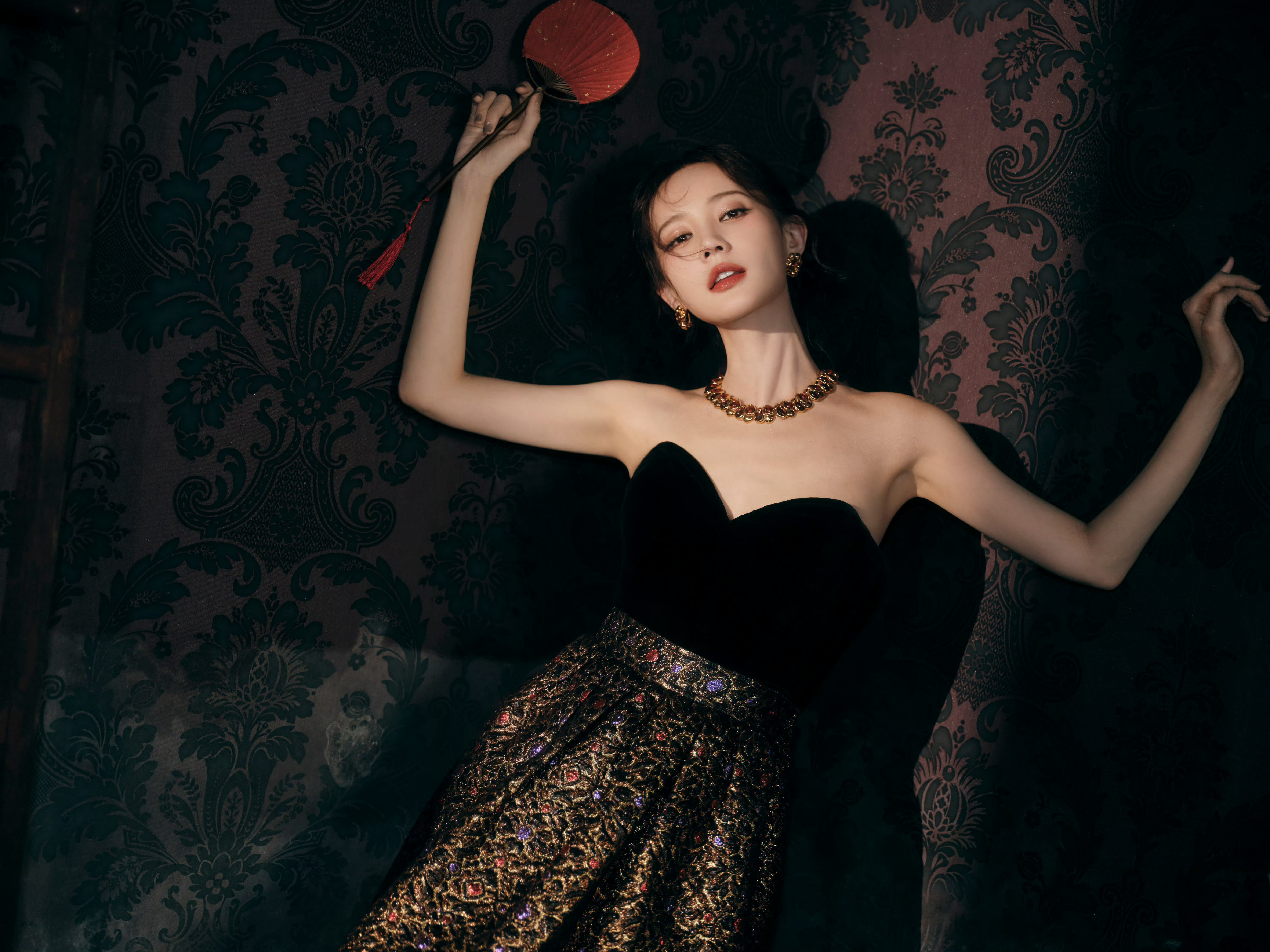李一桐穿了40年前的古董礼服李一桐太美了我的天……好仙啊！​​​
