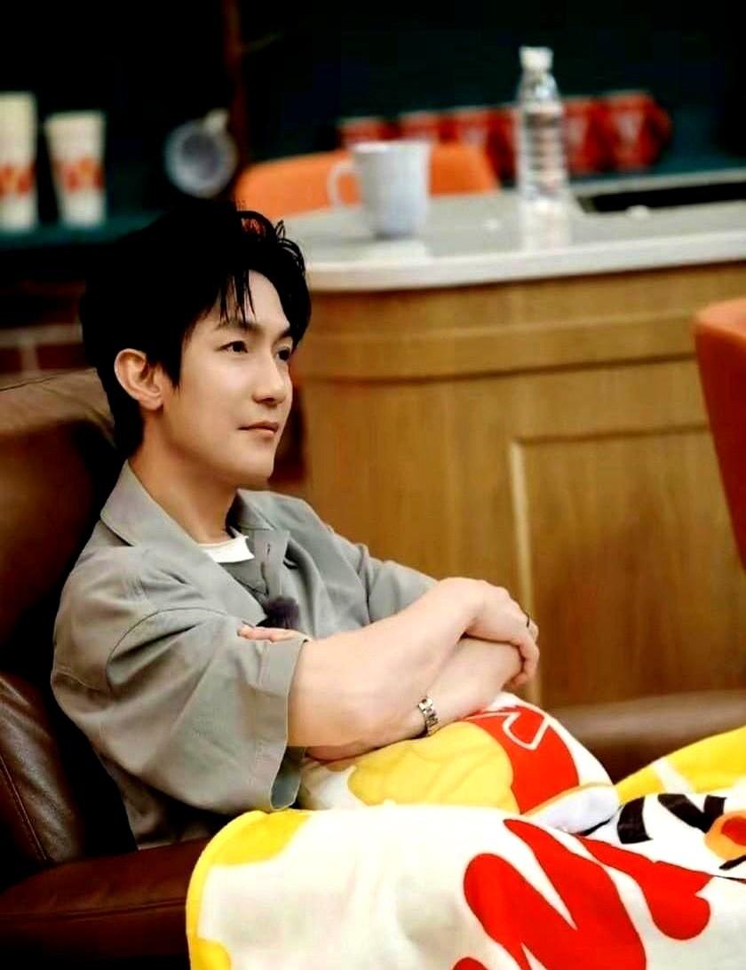 0713这俩兄弟，一个温水煮青蛙，一个烈火烹油，居然都当上了《披荆斩棘》的X-L