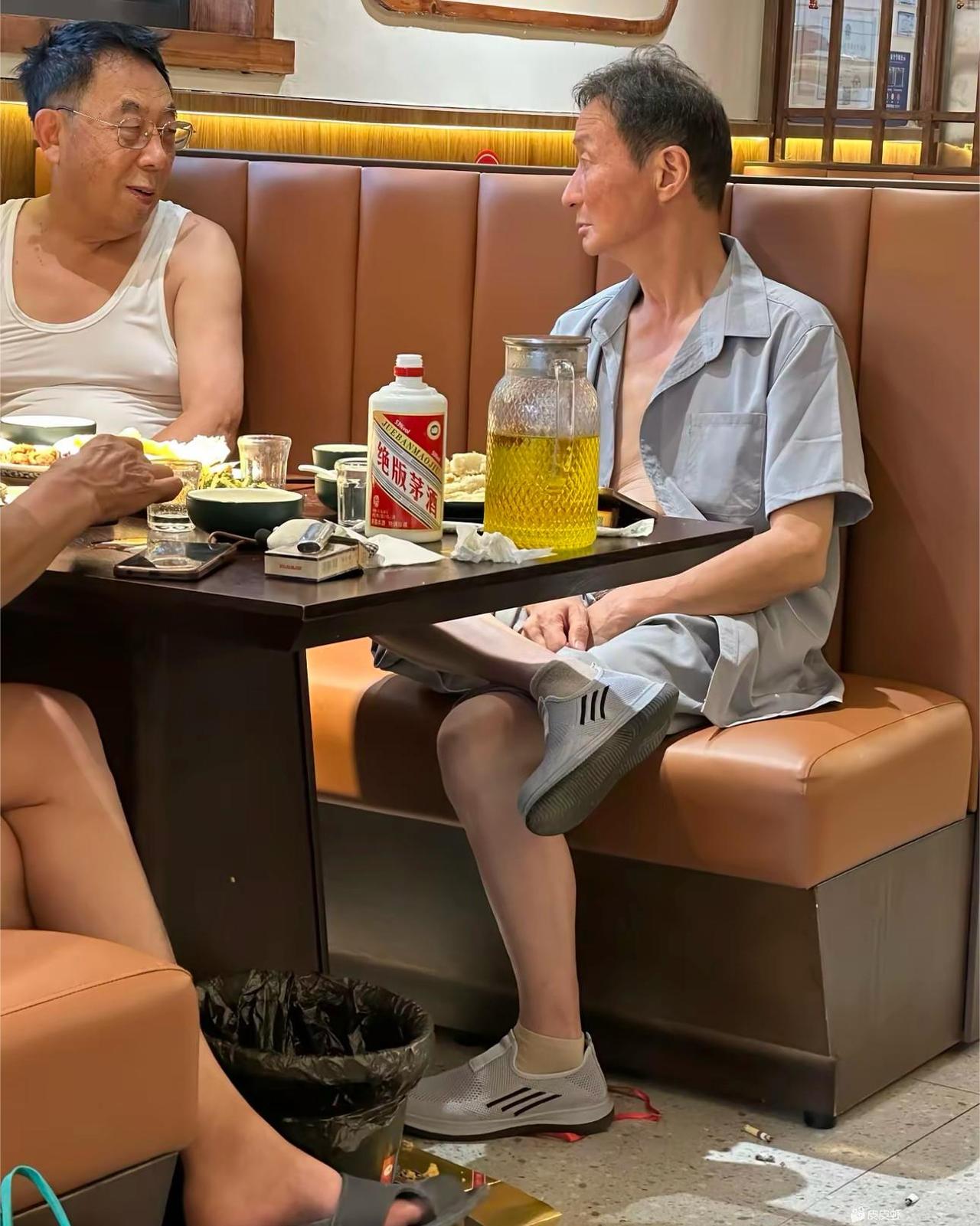 有钱人从来不讲究穿着
