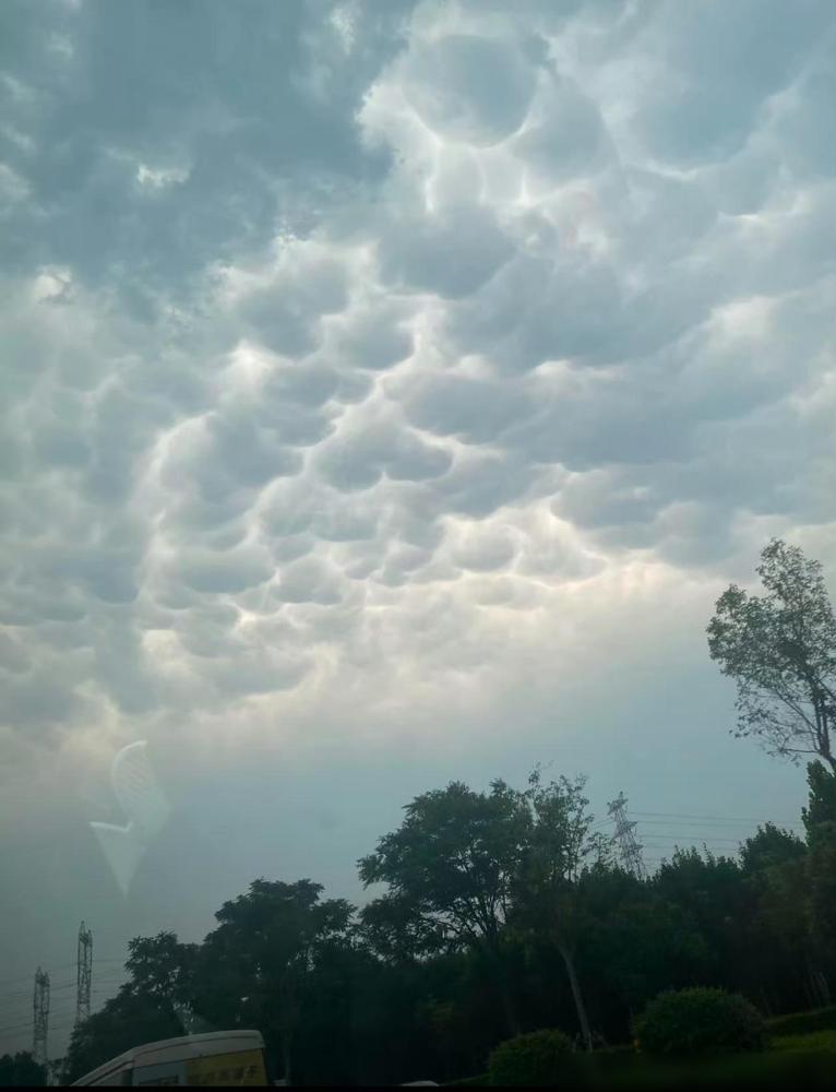 乳状云，预兆特大暴雨正在酝酿！我2021年在郑州亲历过7·20的人，现在看见
