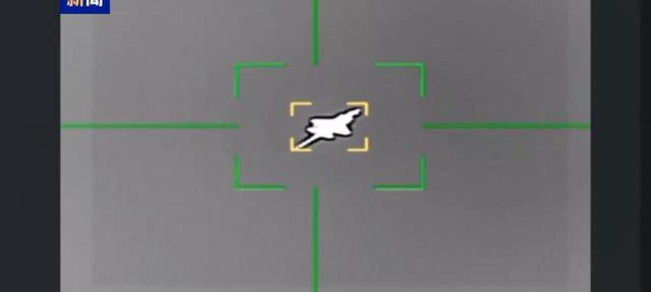 伊朗公布的画面中，外形确实是F35.画面很像普通监控，说明F35处于超低空飞行中