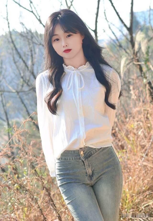 温柔白衬衫，自然森林风，少女感满满！🌿
