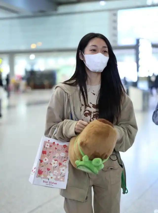 她真的狠狠打了杨超越、虞书欣、鞠婧祎等女团演员的脸！她才拍了几部戏，就获得大奖！