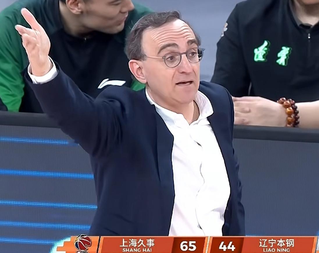 乌戈在上海对弗格发出邀请，希望他下赛季能够回归辽宁队。弗格表示，如果有可能自己