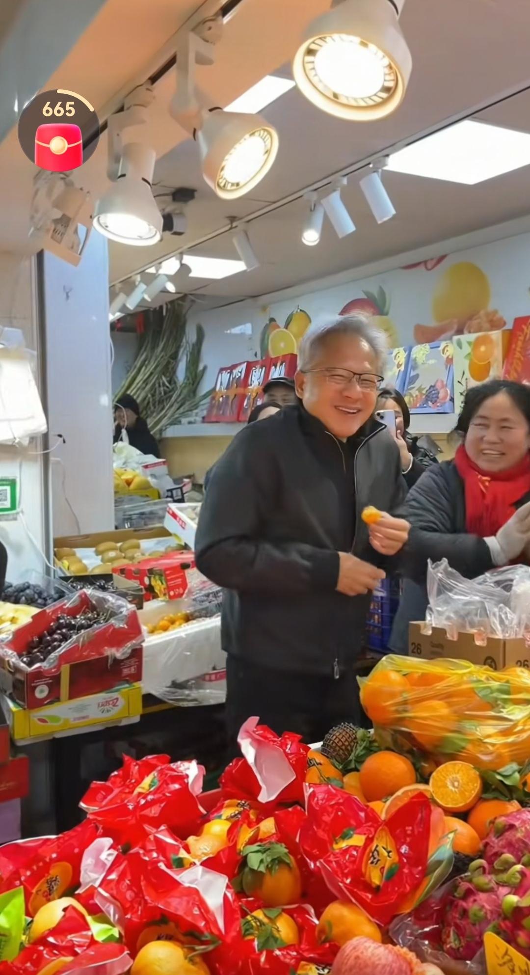 朋友们，你们绝对想不到！昨天在上海陆家嘴，有人拍到了黄仁勋——就是英伟达那位“皮