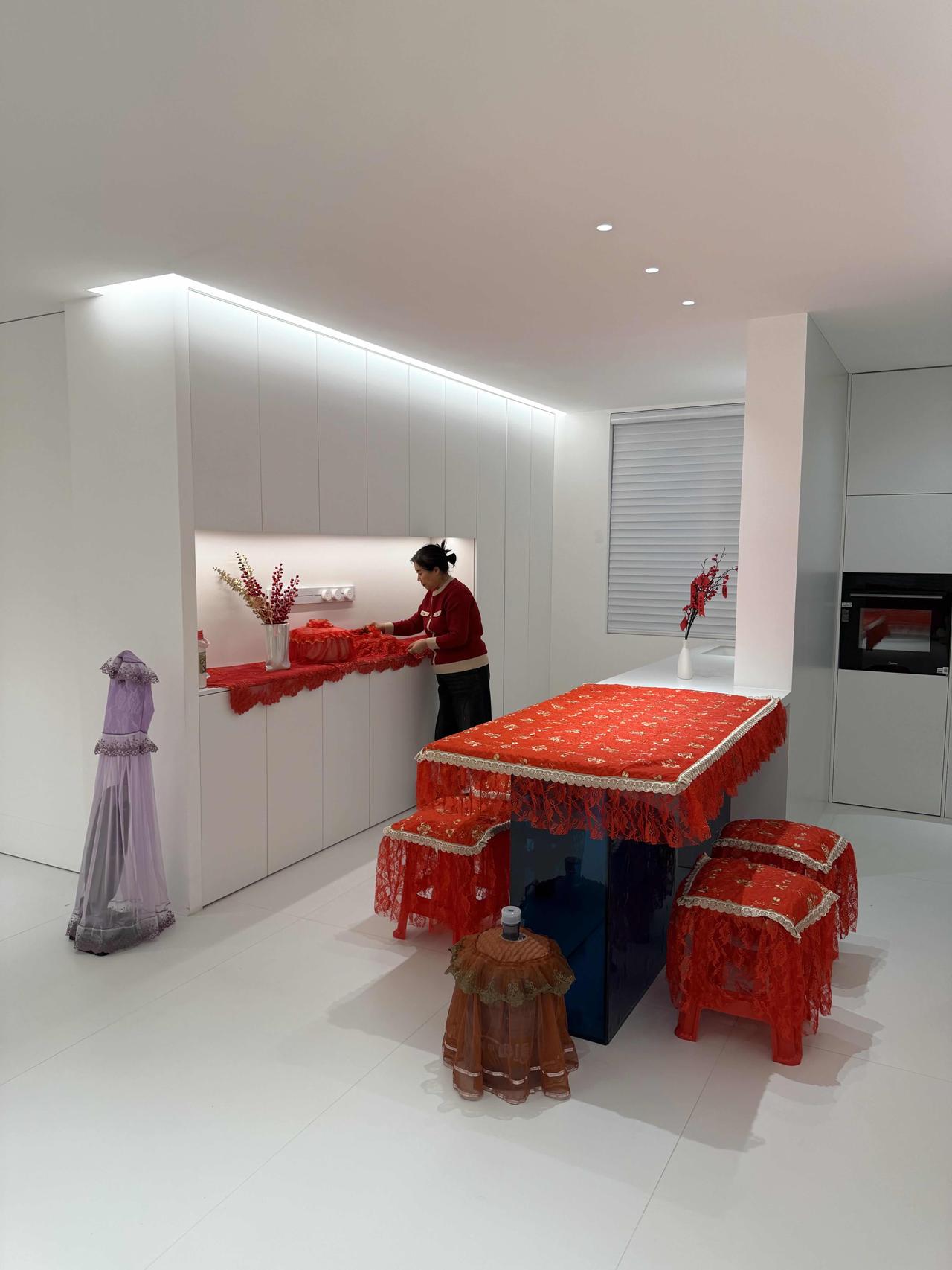 忙活一天回来天塌了，山东一女生晒出自己的家，让人哭笑不得，婆婆用一天的时间把家变