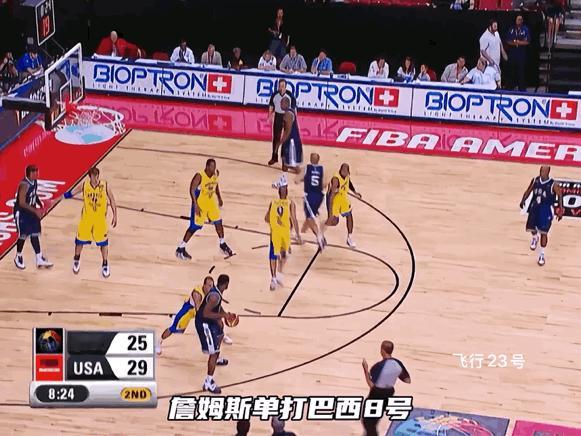 詹姆斯打不了的科比来打！图一：詹姆斯打巴西8号，勉强投篮不中。图二：科比低位