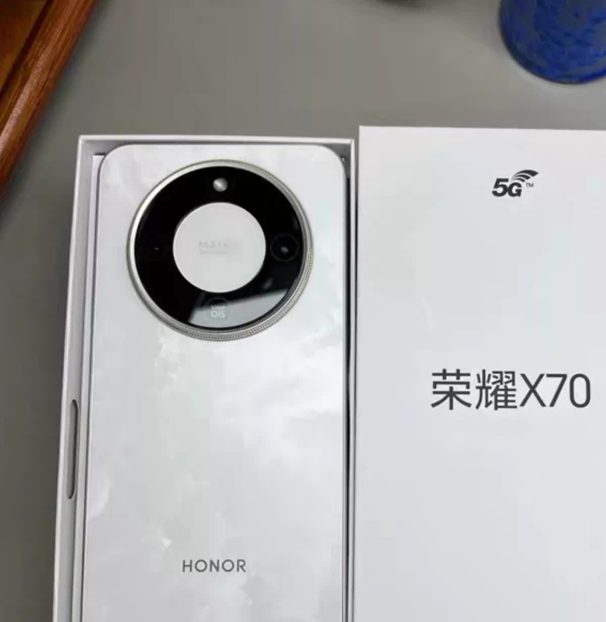 我手上这台荣耀X70是12G+512G的，上手几天了，算上之前帮亲戚看机时摸过的