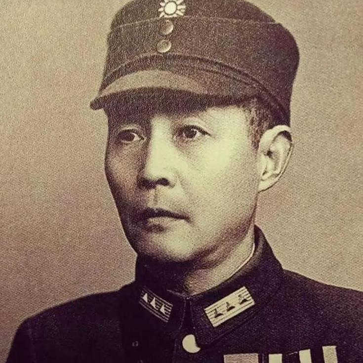 1927年，钱大钧求婚不成，他竟在大马路上拔枪自尽，一声枪响震耳欲聋，子弹并未取