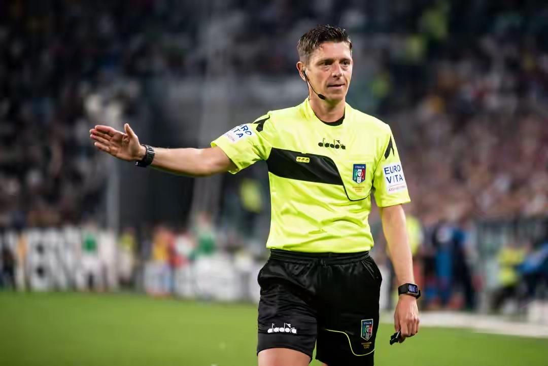 天大的笑话！据《米兰体育报》报道前名哨、现担任裁委会裁判指定员的罗基被检方调查，