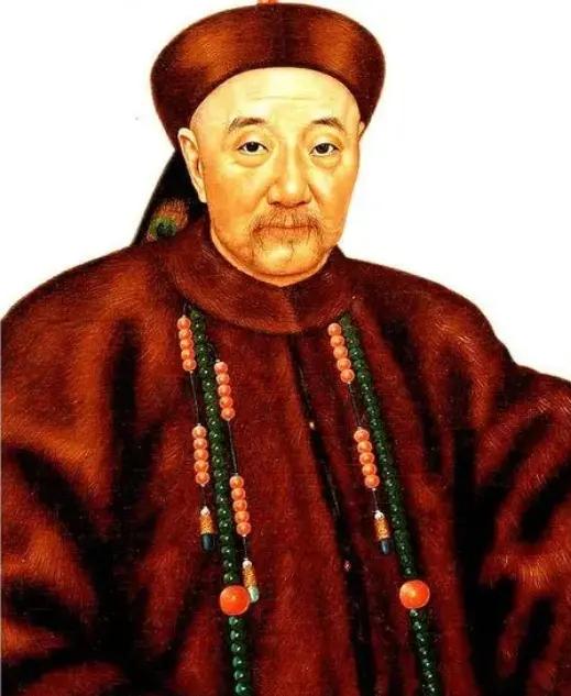 光绪九年，胡雪岩预感被抄家，深夜趁12个小妾熟睡，命令管家掀开被子，取出床底下藏