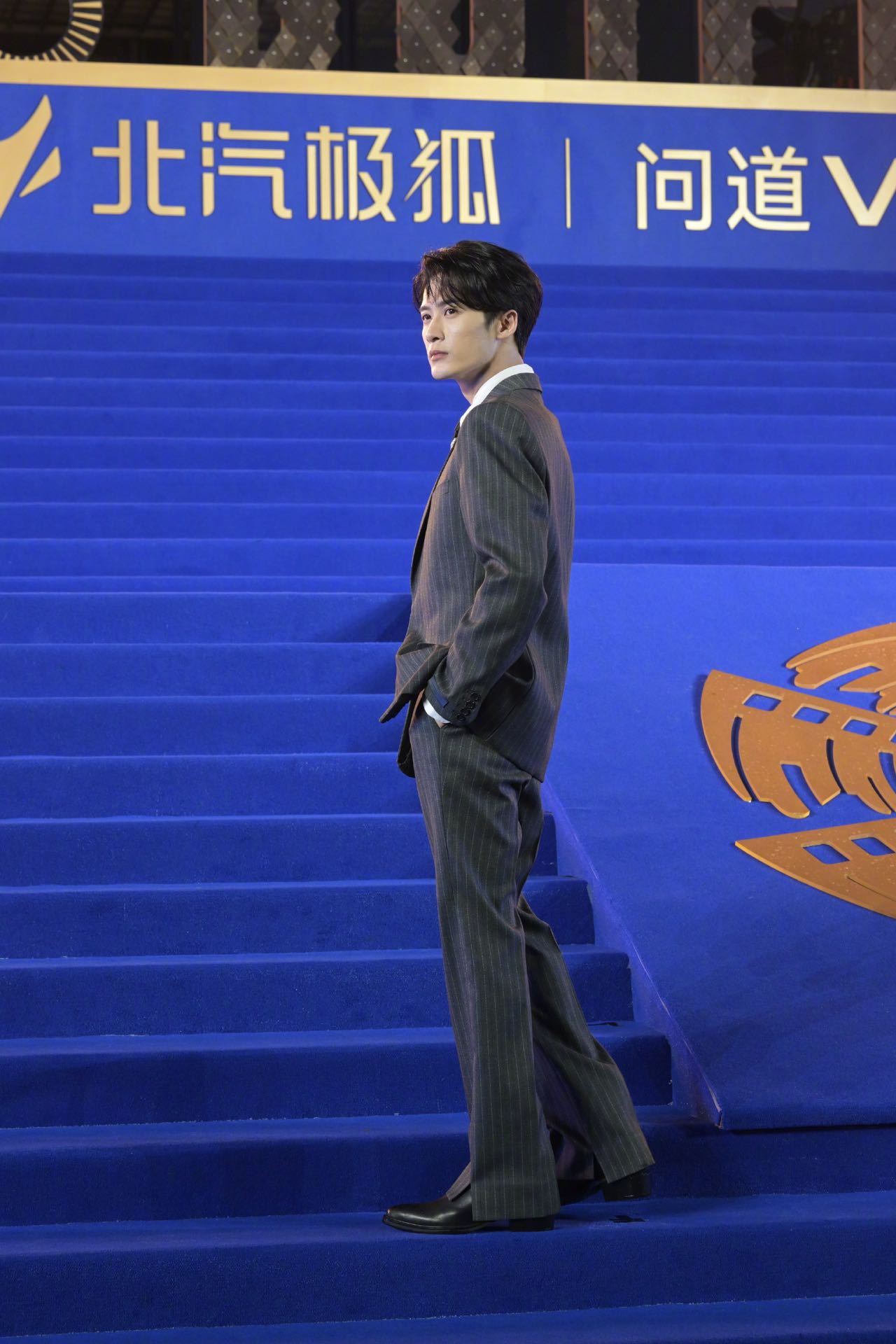 北影节红毯下车名场面北京国际电影节开幕式红毯星光在线，张译、张小斐、周冬雨、张