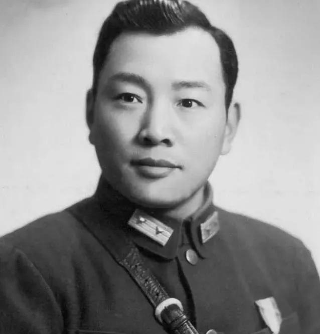 1949年，宋希濂被俘时，看了一眼率部追他的解放军团长，说：“你是军长还是师长？