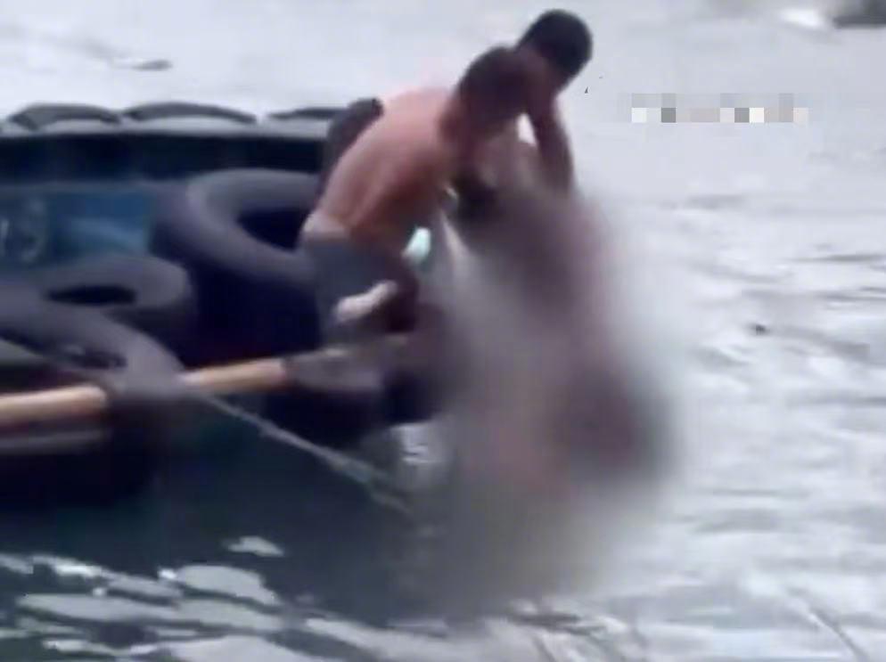 香港父母台风天带子女观浪致母子坠海，涉虐待儿童罪被起诉