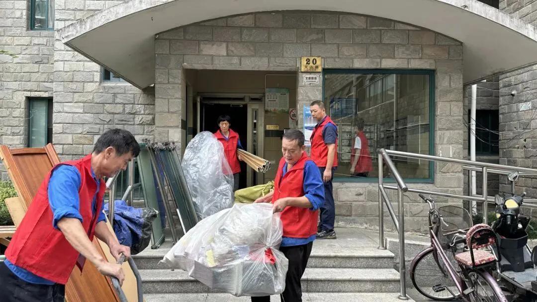 3800户业主的大物业倒闭！11月7日，杭州市临平区一物业公司，有3800户物