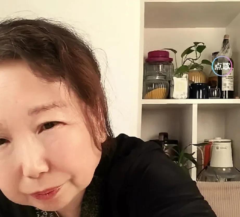 很多人质疑，当初发现蛋糕不是自己的孩子，是二度窒息，头有血包病儿，为什么不找自己