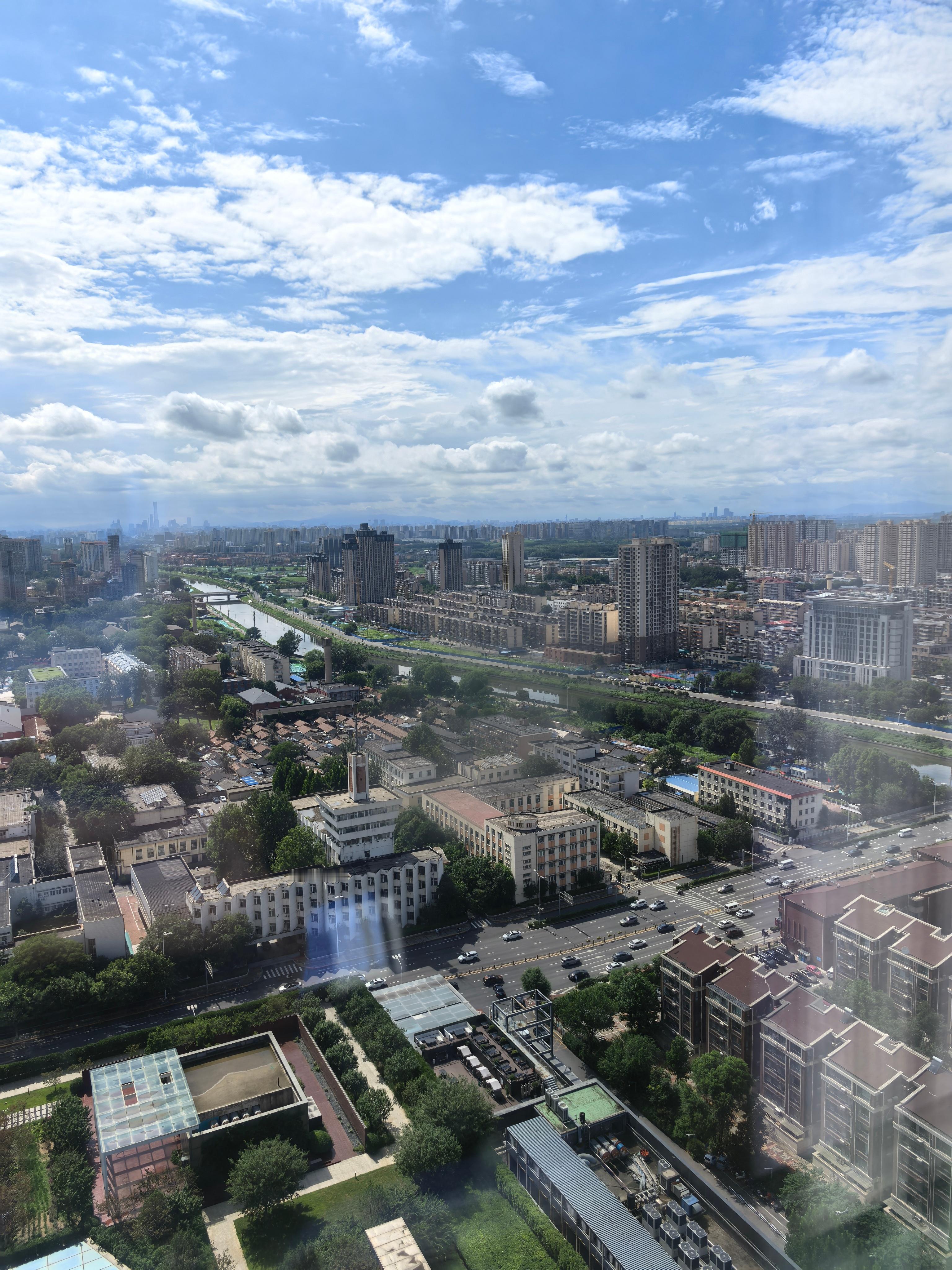 因为天气问题没办法回深圳，满打满算在北京都住了一周多了，接下来还要在北京好几天。