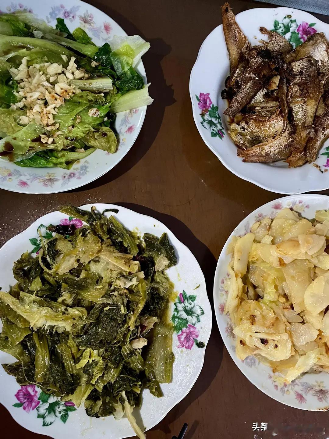 广东女子辛苦做晚餐，老公却要点外卖，网友看到饭菜：换我也点