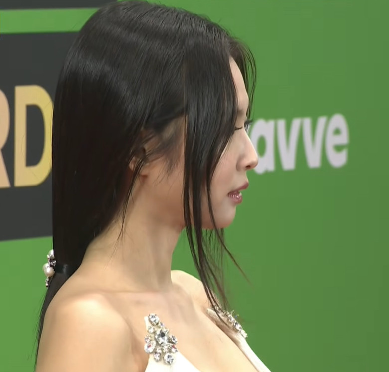 简单就可以很大气，气质真好~果然是见惯了大场面的，MMA小case~~