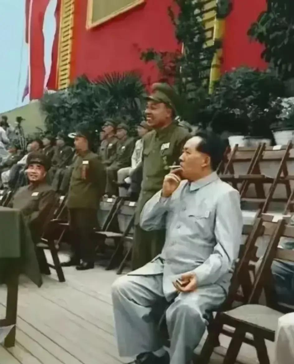 外媒评出的世界八大伟人，中国人民的伟大领袖毛泽东主席排名第一。排名第二的是俄罗