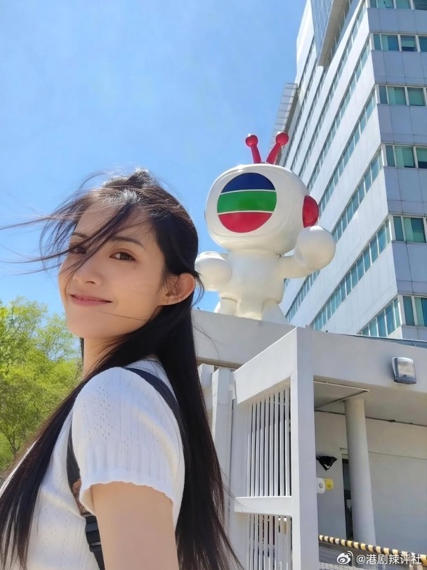 TVB近日接連有人離巢，其中於《異空感應》飾演神經質女友而被封「御用癲婆2.0」