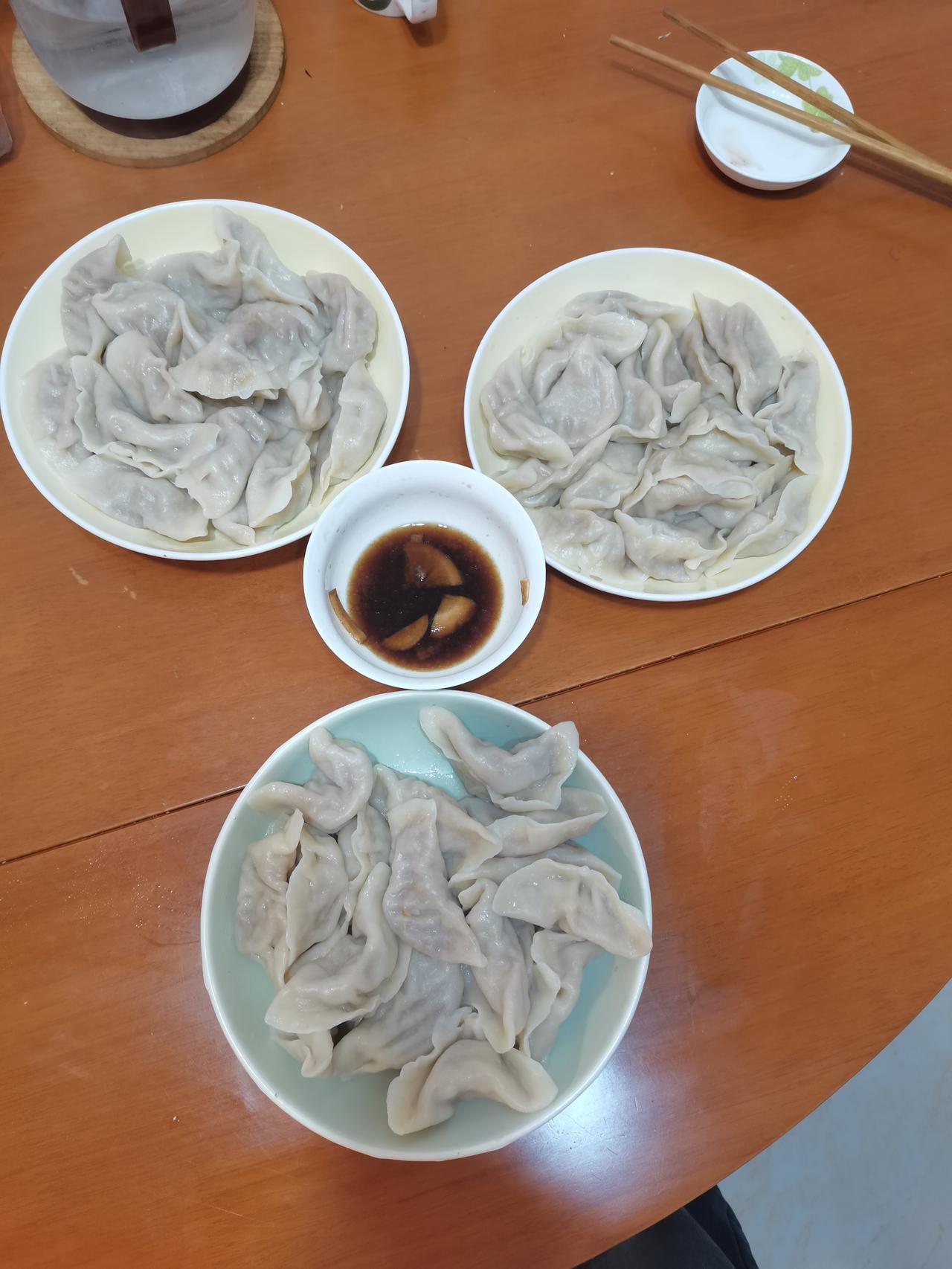 冬天的第一顿饺子，是南瓜馅儿的，董宇辉以前介绍过南瓜馅的大包子，很多南方人都没有