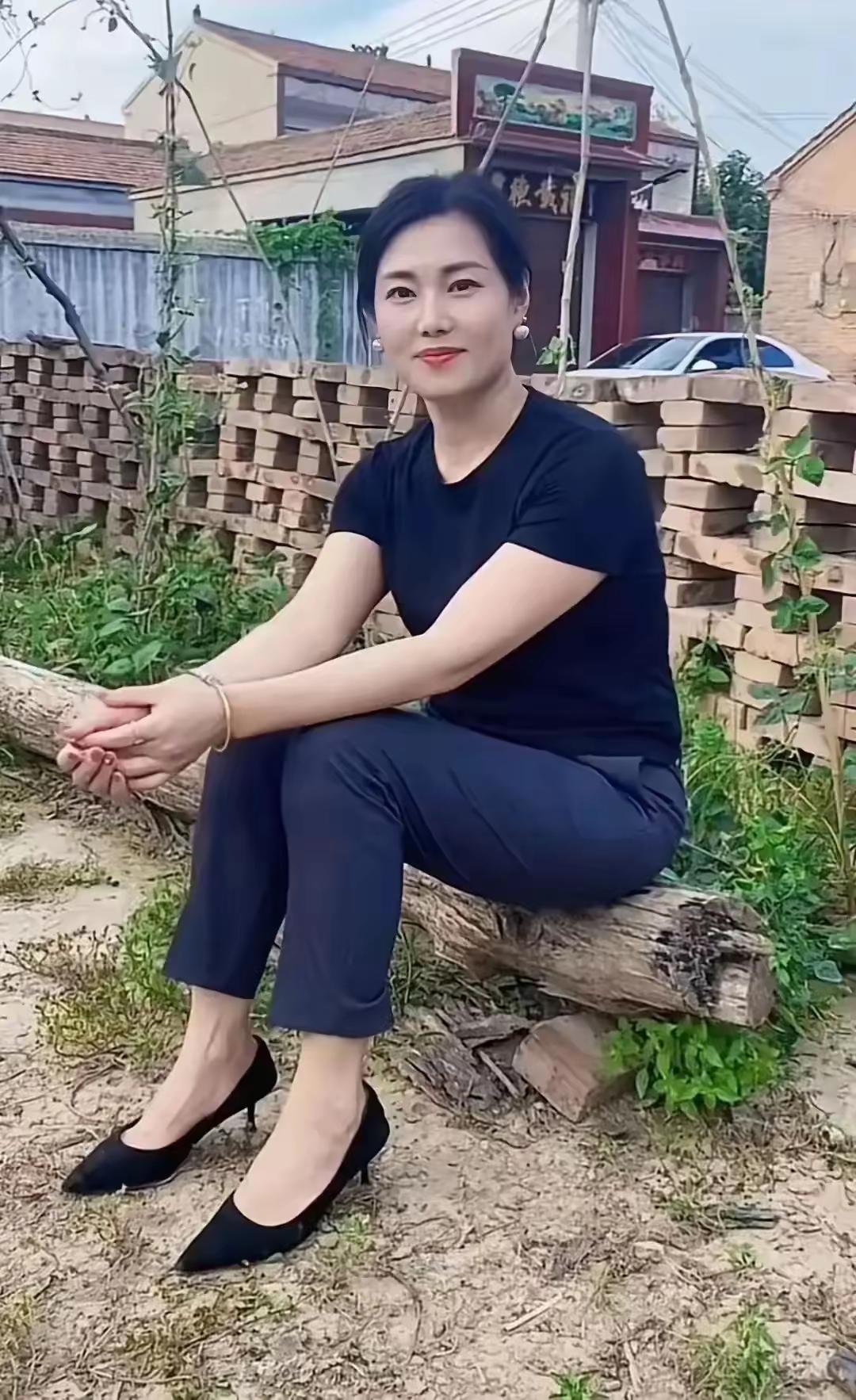 女人过了40岁，最高级的活法从不是依附谁女人到了中年才慢慢看透，真正的安全