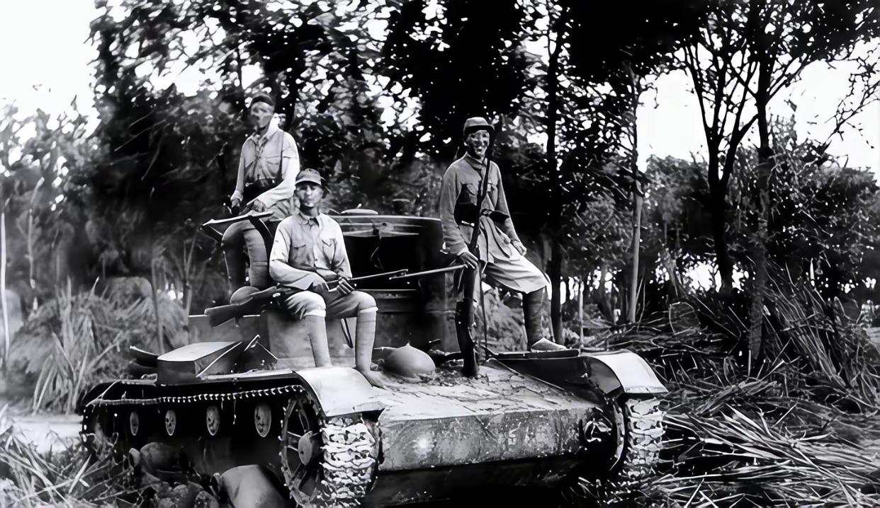 鲁南战役华野一夜暴富，粟裕用缴获的美式装备，成立了特种兵纵队。榴弹炮的炮管冰