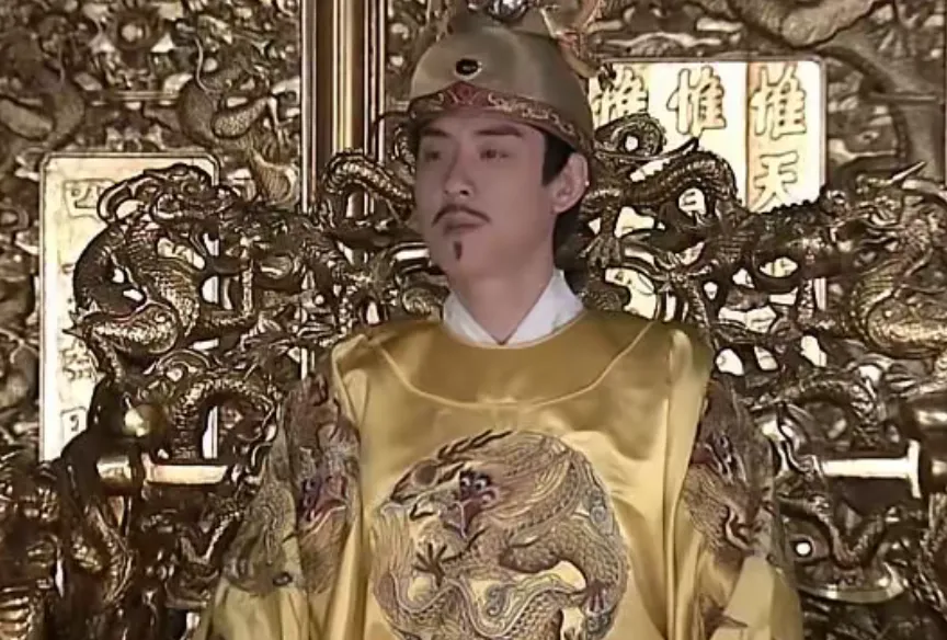 1581年，万历皇帝去给太后请安，宫女王氏上前送茶，王氏身形窈窕，清丽脱俗，环顾