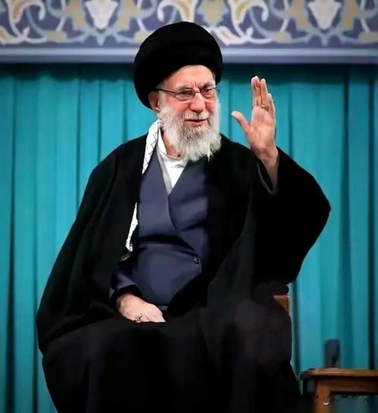 四十多年，无数人骂哈梅内伊软弱。哈梅内伊被骂了四十多年了，很多人觉得他当年的