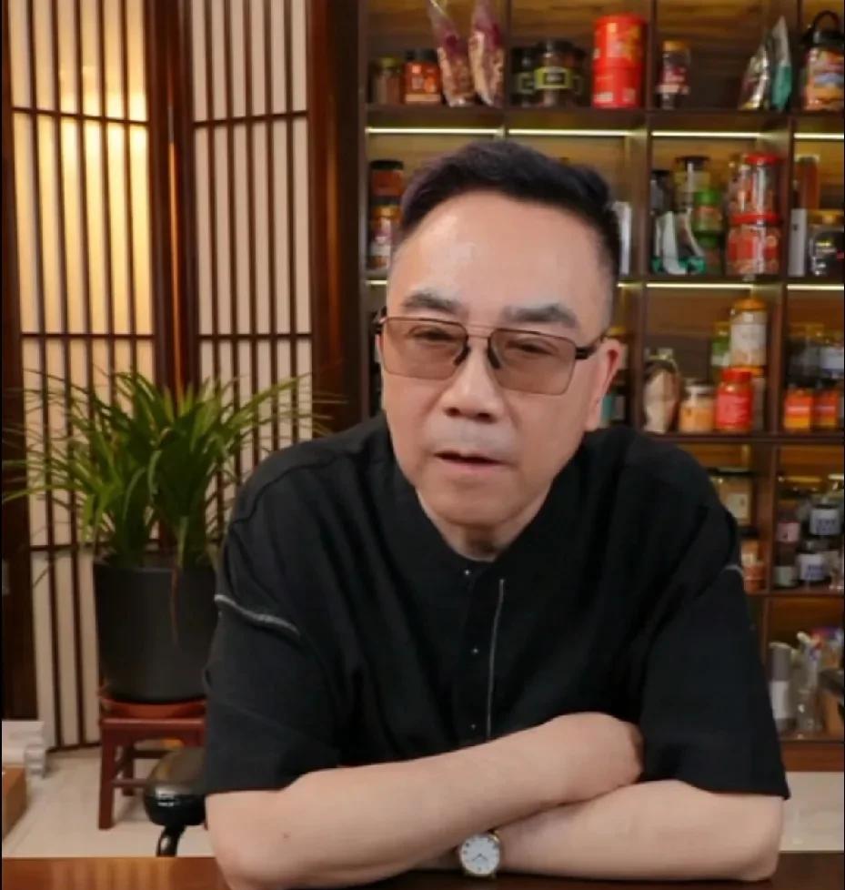 #相声界恩怨情仇#杨议，推介杨家酱：光试验就用了将近2000斤肉。侯耀华，在